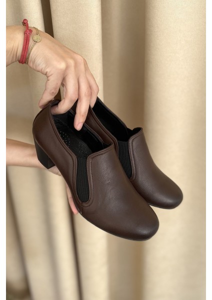 Kahverengi Hakiki Deri Anatomik Taban Rahat ve Şık Günlük Kadın Ayakkabı TMD202521