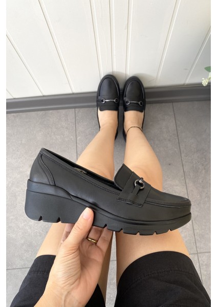 Siyah Hakiki Deri Anatomik Toka Detaylı Rahat ve Şık Kadın Ayakkabı TMD202529