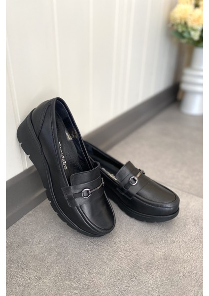 Siyah Hakiki Deri Anatomik Toka Detaylı Rahat ve Şık Kadın Ayakkabı TMD202529 fiyatları