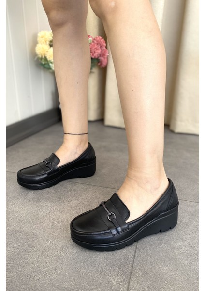 Siyah Hakiki Deri Anatomik Toka Detaylı Rahat ve Şık Kadın Ayakkabı TMD202529
