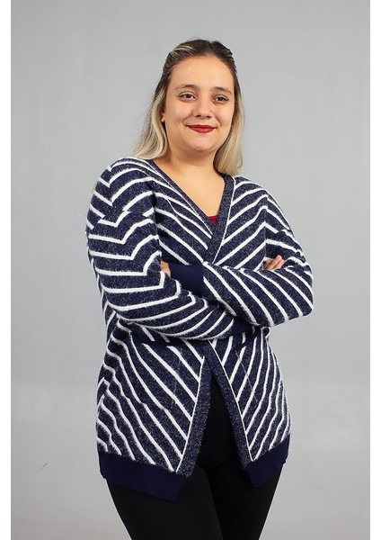 Zamansız Stil: Lacivert Çizgili "sakallı" Triko Hırka Modelleri indirimleri