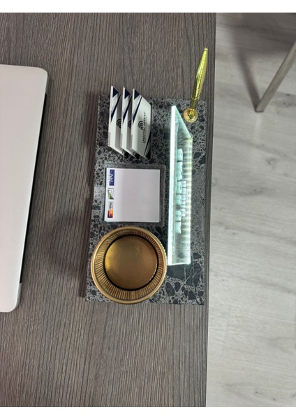 Mermer Desenli Ayna Masa Isimli-Kalemlik ve Kartvizitlikli Kişiye Özel Ofis Seti modelleri