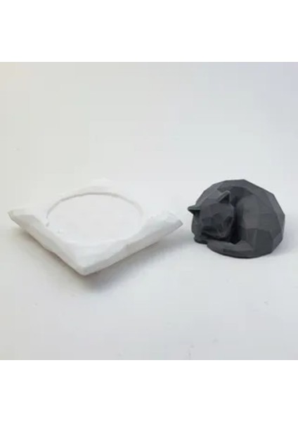 Yastık Üzerinde Sevimli Düşük Poli Uyuyan Kedi modelleri