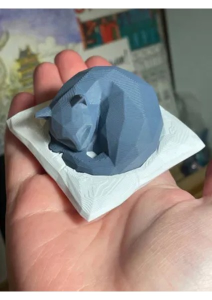 Yastık Üzerinde Sevimli Düşük Poli Uyuyan Kedi fırsatları