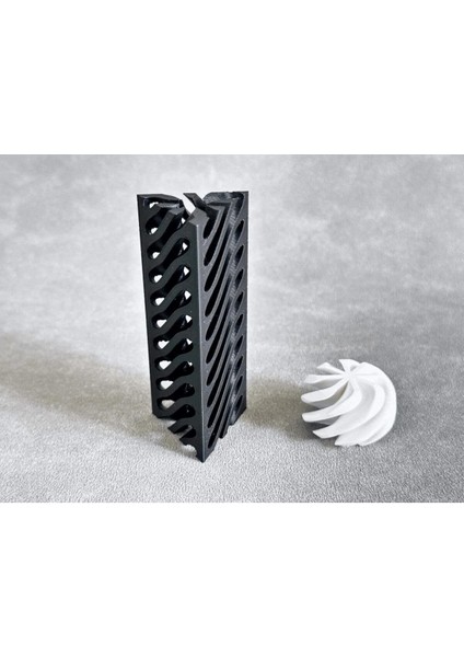Üçgen Çerçeveli Vortex Fidget – Dönüşlü Çekirdek, Geometrik Fidget Oyuncağı