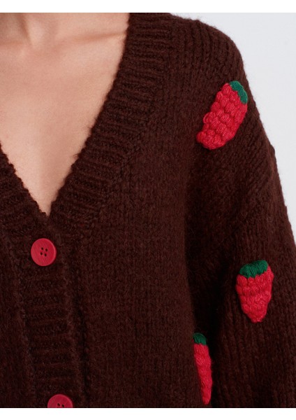 60185 Yün Karışımlı Çilek Nakışlı Hırka-Kahve fırsatları