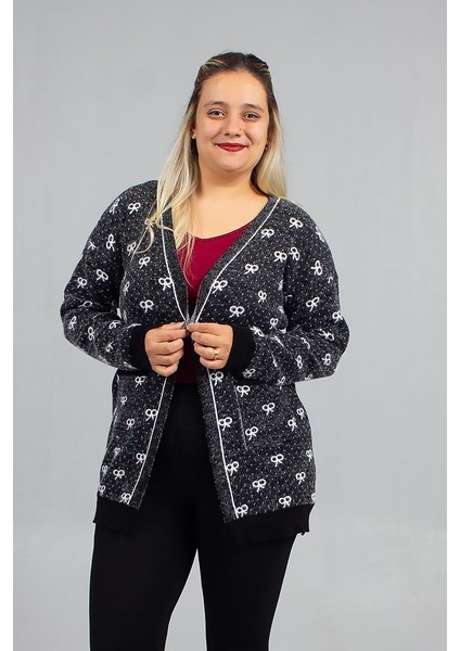 Siyah Sakallı Triko Hırka Asaletle Tarzınızı Zirveye Taşıyın!