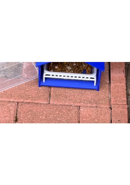 Evsiz Kedi Barınağı - Gıda Konteyneri Tutucu fırsatları