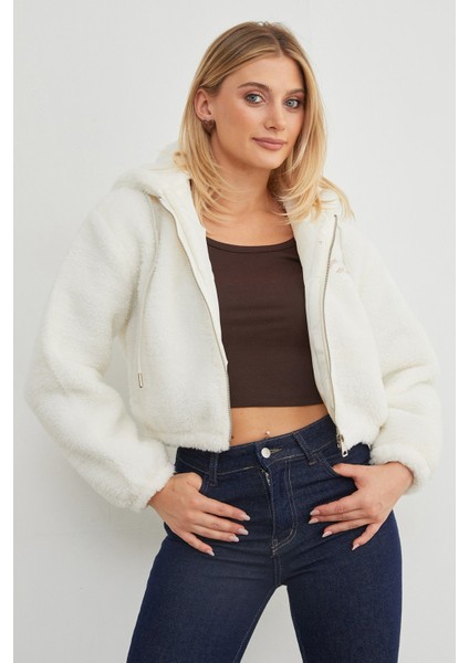 Kapüşonlu Nakışlı Işlemeli Kısa Peluş Mont modelleri