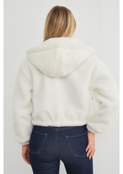 Kapüşonlu Nakışlı Işlemeli Kısa Peluş Mont