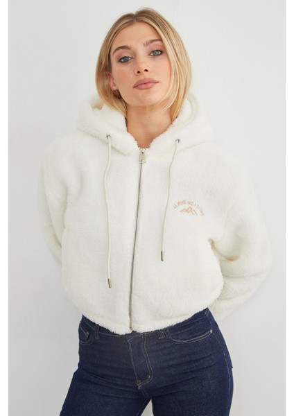 Kapüşonlu Nakışlı Işlemeli Kısa Peluş Mont