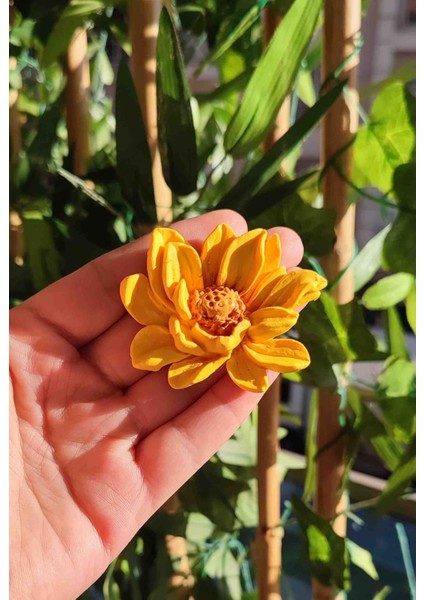 Sun Glow El Yapımı Sarı Lotus Çiçek Küpe - Farklı ve Şık indirimleri