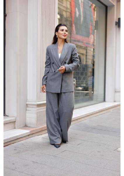 4 Düğmeli Kruvaze Geniş Çizgili Takım Gri fiyatları