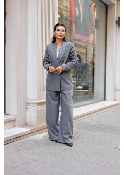 4 Düğmeli Kruvaze Geniş Çizgili Takım Gri modelleri