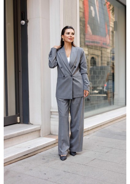 4 Düğmeli Kruvaze Geniş Çizgili Takım Gri indirimleri