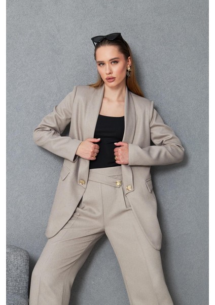 Kare Düğmeli Yünefekt Takım Bej fırsatları