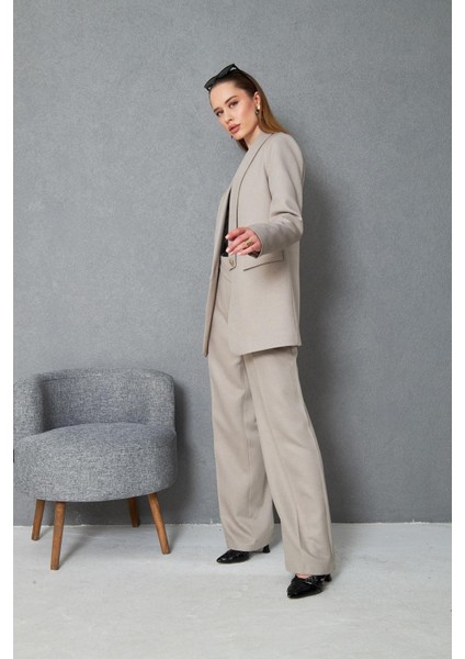 Kare Düğmeli Yünefekt Takım Bej