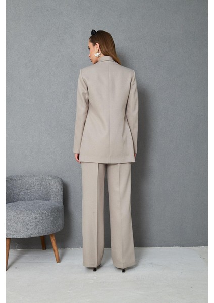 Kare Düğmeli Yünefekt Takım Bej