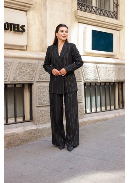 4 Düğmeli Kruvaze Geniş Çizgili Takım Siyah fiyatları