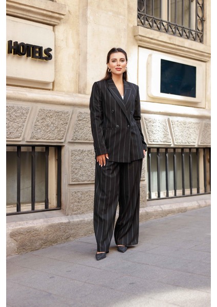 4 Düğmeli Kruvaze Geniş Çizgili Takım Siyah indirimleri