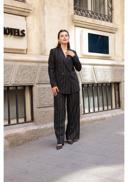4 Düğmeli Kruvaze Geniş Çizgili Takım Siyah