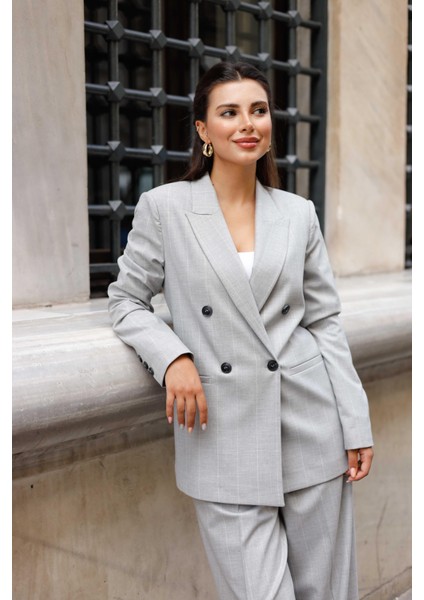 4 Düğmeli Kruvaze Geniş Çizgili Takım Açık Gri