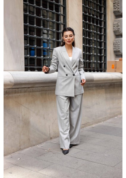 4 Düğmeli Kruvaze Geniş Çizgili Takım Açık Gri fiyatları