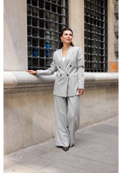 4 Düğmeli Kruvaze Geniş Çizgili Takım Açık Gri modelleri