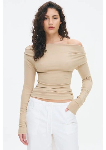 Bej Kadın Off Shoulder Uzun Kollu Bluz MG2567