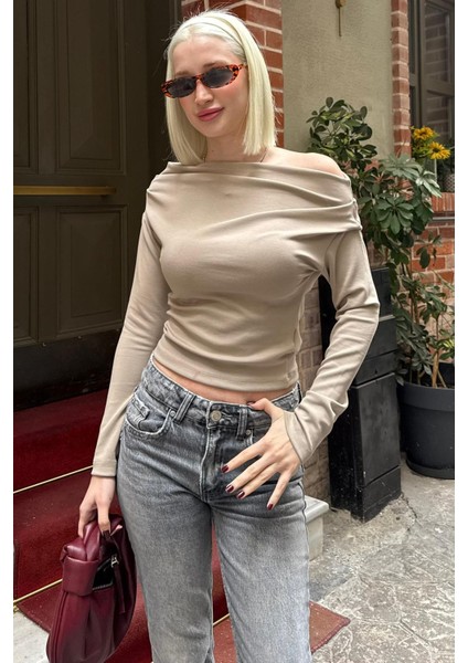 Bej Kadın Off Shoulder Uzun Kollu Bluz MG2567