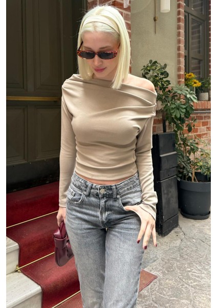 Bej Kadın Off Shoulder Uzun Kollu Bluz MG2567