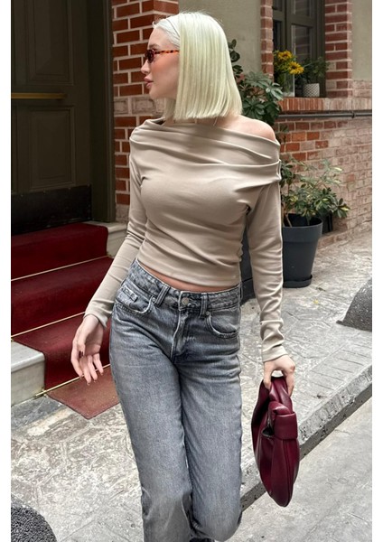 Bej Kadın Off Shoulder Uzun Kollu Bluz MG2567