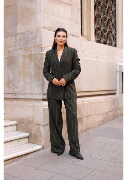 4 Düğmeli Kruvaze Geniş Çizgili Takım Haki fırsatları