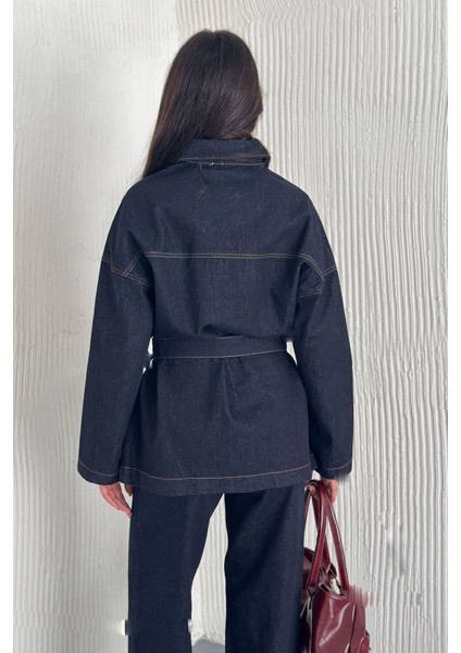 Kadın Kuşaklı Denim Pantolon & Ceket Takımı – Modern & Güçlü Siluet