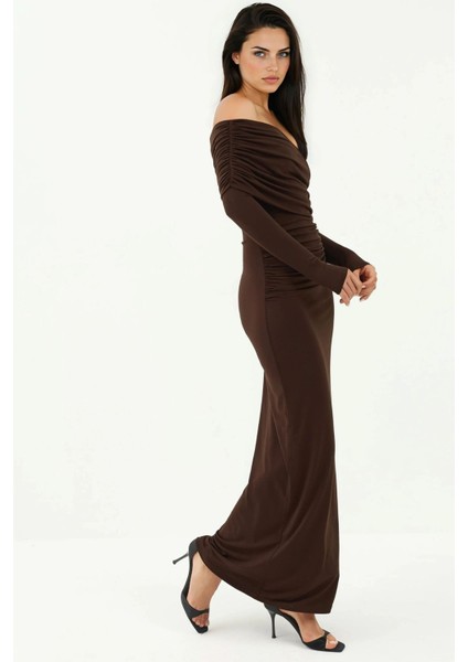 Kadın Omzu Açık Drapeli Vücuda Oturan Sandy Uzun Elbise Mocha Kahvesi