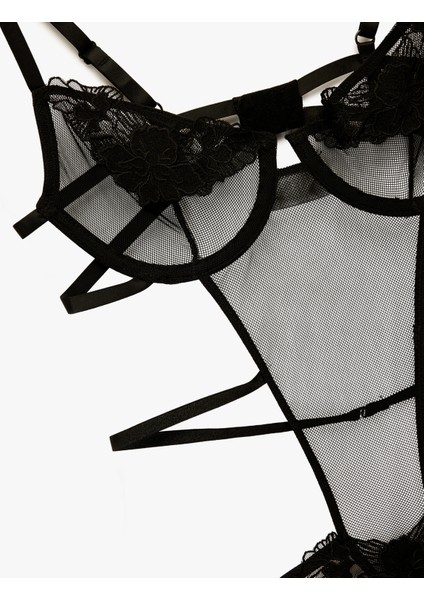 Rahat Kalıp V Yaka Askılı Çiçek Detaylı Dantelli Bodysuit fiyatları