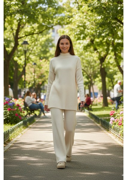 Kolları Düğmeli Detaylı Fitilli Triko Takım Ekru