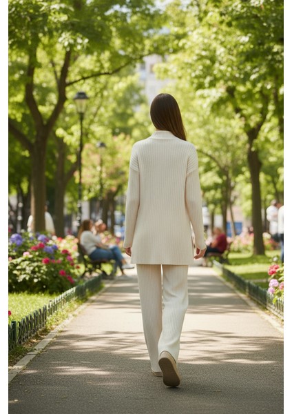 Kolları Düğmeli Detaylı Fitilli Triko Takım Ekru fırsatları