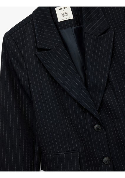 x Melis Ağazat - Uzun Kollu Cepli Çizgili Oversize Blazer Ceket modelleri