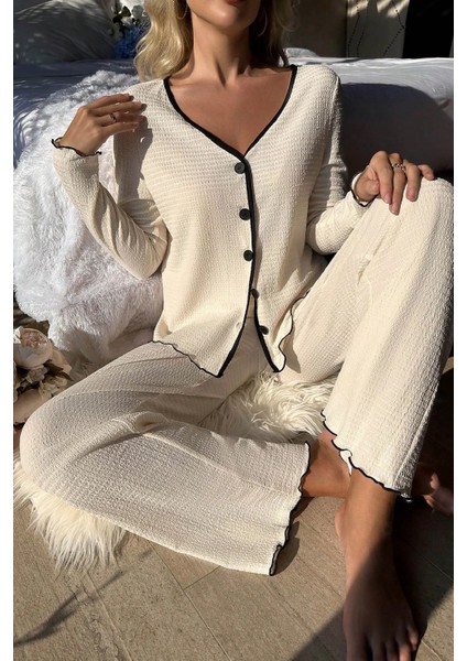 Marsilyan- Kadın Beyaz Örme Kumaş V Yaka Düğmeli Rahat Şık Pijama Takımı