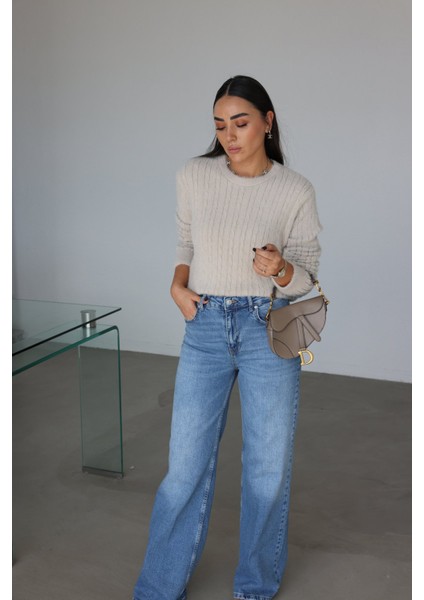 Yumuşak Dokulu Saç Örgülü Triko Kazak