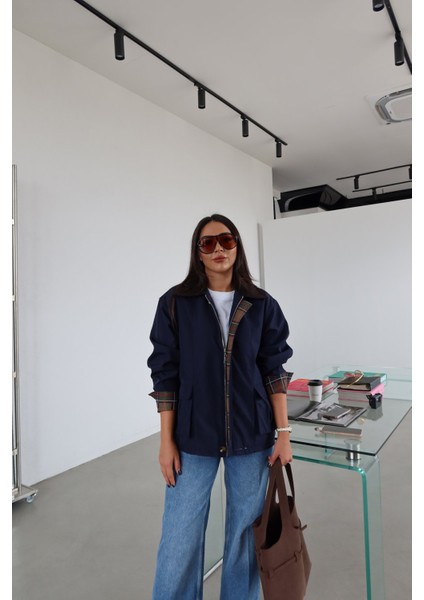 Yakası Kadife Çift Cepli Mont