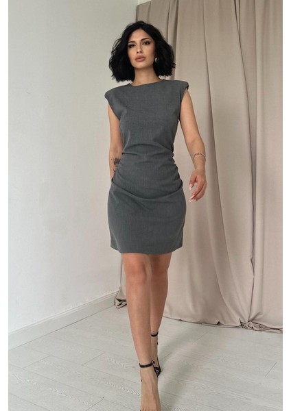 Gri Yanı Büzgülü Sıfır Kol Elbise L-Gri