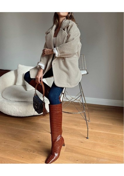 Oversize Tek Düğmeli Peluş Desenli Kısa Kaban fiyatları