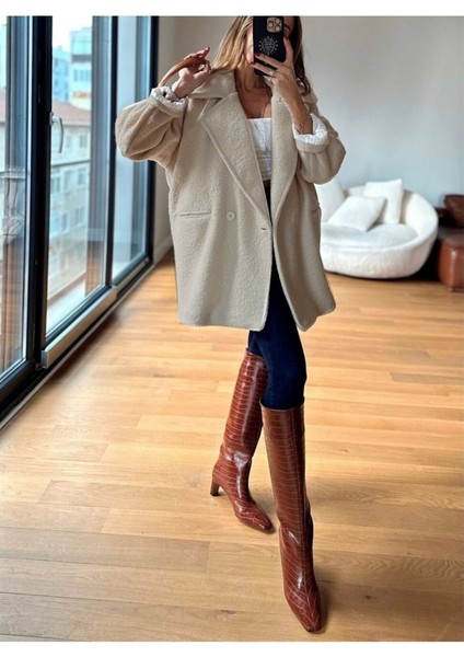 Oversize Tek Düğmeli Peluş Desenli Kısa Kaban modelleri