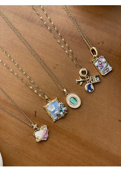 Kadın Çelik Gold Renk Çiçek ve Taş Detaylı Vintage Çerçeveli Kolye fiyatları