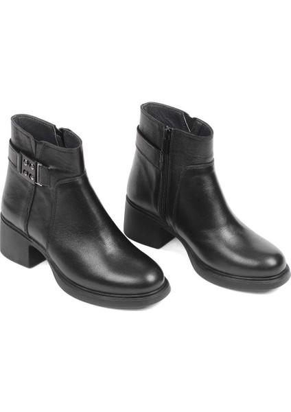 Kadın Siyah Fermuarlı Toka Detaylı Deri Bot