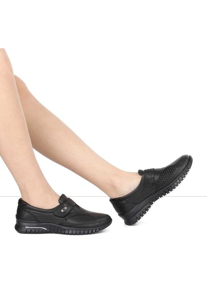 Kadın Siyah Kalın Tabanlı Deri Ayakkabı fiyatları