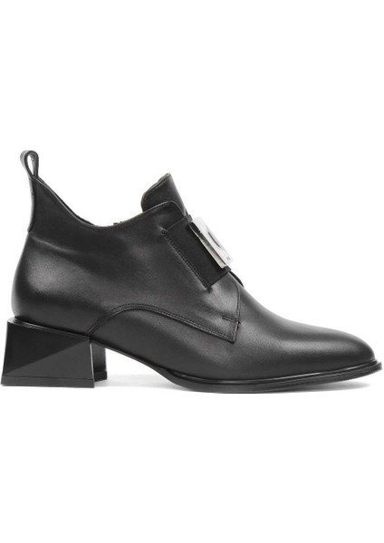 Kadın Siyah Fermuarlı Toka Detaylı Deri Bot