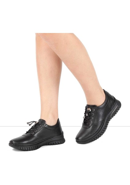 Kadın Siyah Bağcıklı Deri Ayakkabı fiyatları
